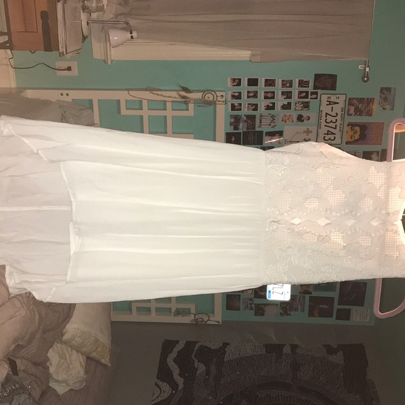 White dress - Picture 2 of 4